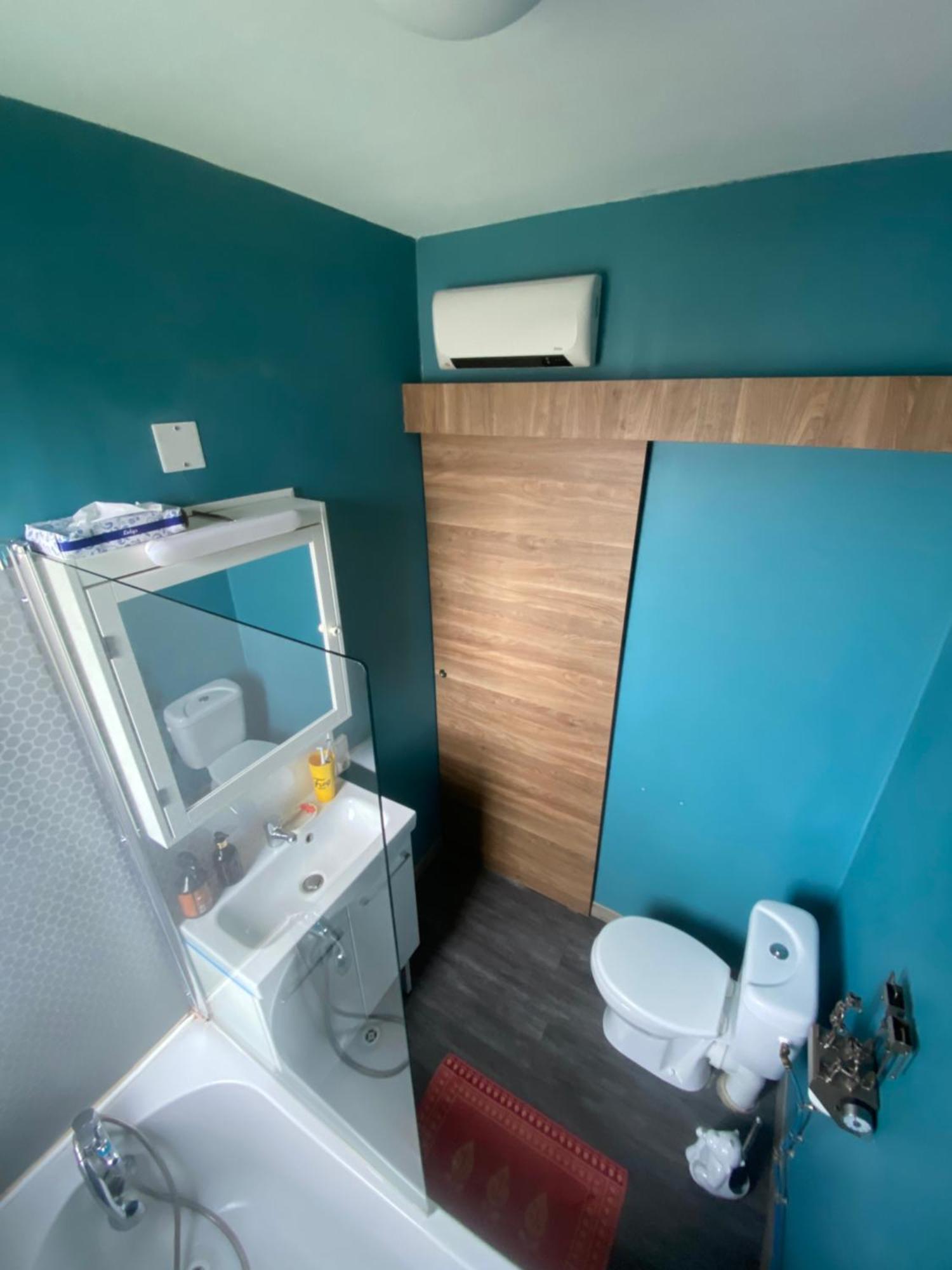 Séjour chez l'habitant Privée Les Clottins Dans Maison *